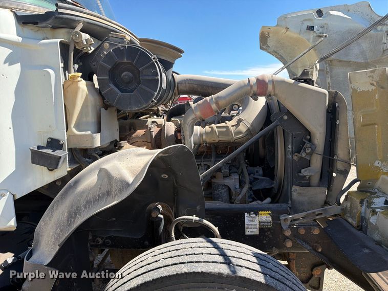 image for item FJ2021 2007 Mack CV713 semi truck