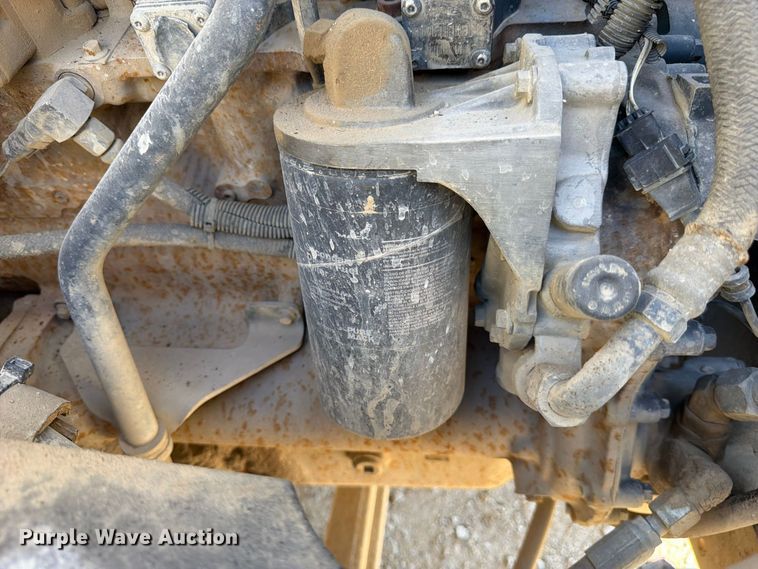 image for item FJ2021 2007 Mack CV713 semi truck