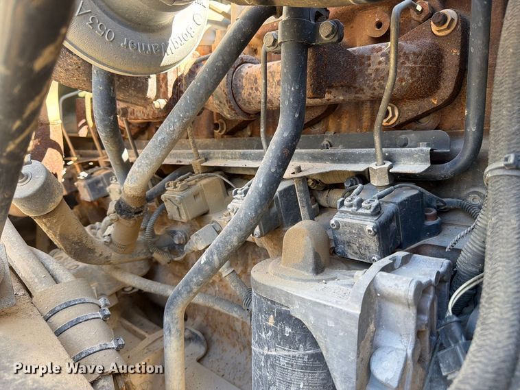 image for item FJ2021 2007 Mack CV713 semi truck