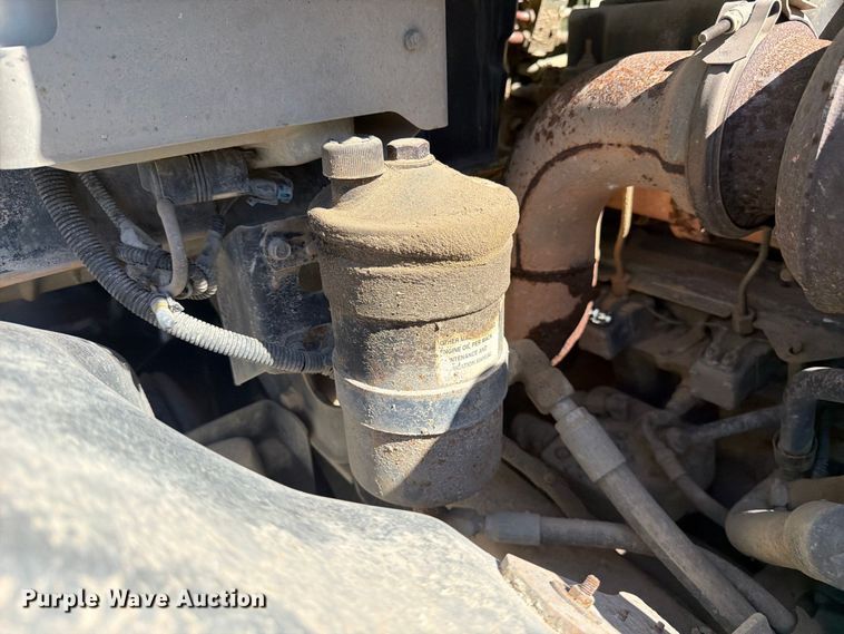 image for item FJ2021 2007 Mack CV713 semi truck