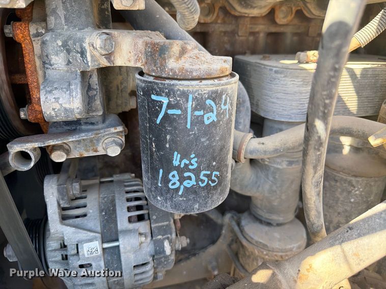 image for item FJ2021 2007 Mack CV713 semi truck