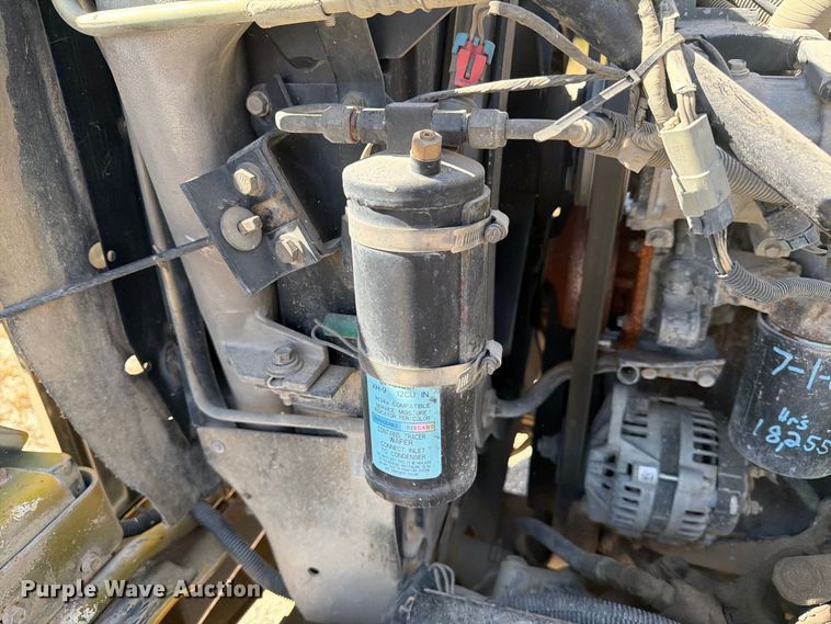 image for item FJ2021 2007 Mack CV713 semi truck