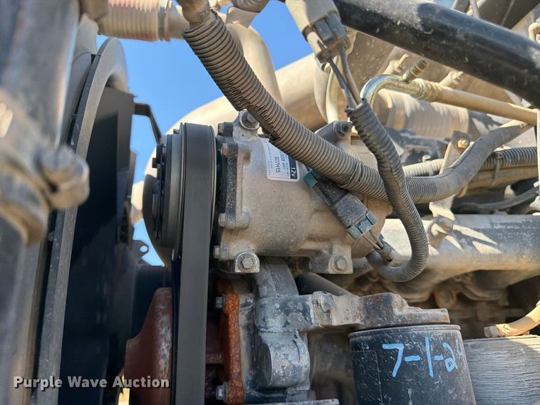 image for item FJ2021 2007 Mack CV713 semi truck