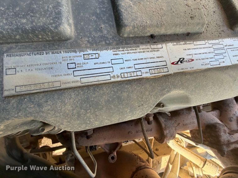 image for item FJ2021 2007 Mack CV713 semi truck
