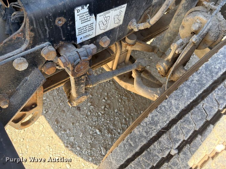image for item FJ2021 2007 Mack CV713 semi truck