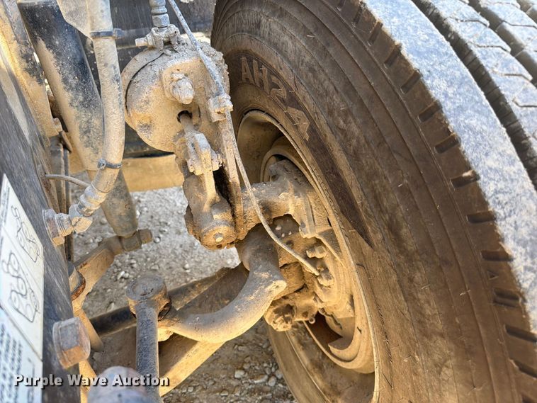 image for item FJ2021 2007 Mack CV713 semi truck