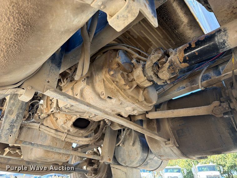 image for item FJ2021 2007 Mack CV713 semi truck