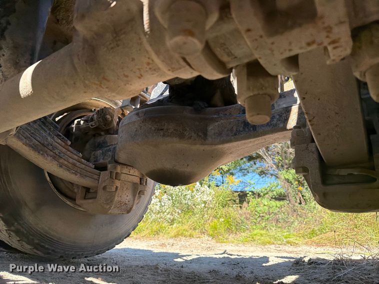 image for item FJ2021 2007 Mack CV713 semi truck