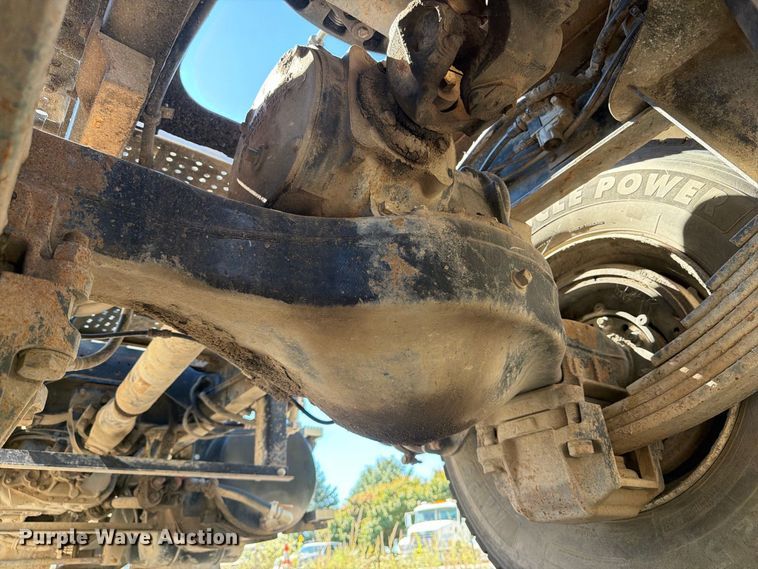 image for item FJ2021 2007 Mack CV713 semi truck