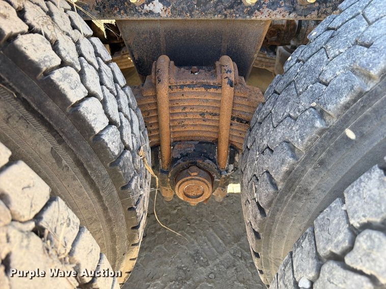 image for item FJ2021 2007 Mack CV713 semi truck