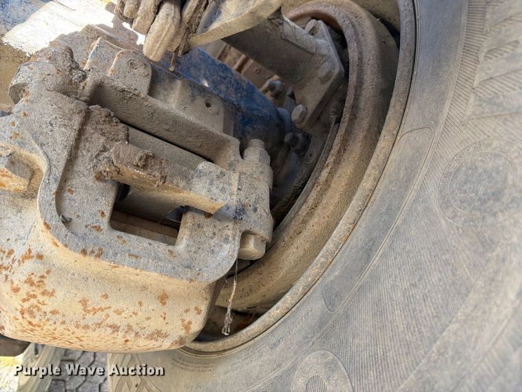 image for item FJ2021 2007 Mack CV713 semi truck
