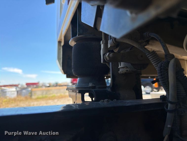image for item FJ2021 2007 Mack CV713 semi truck