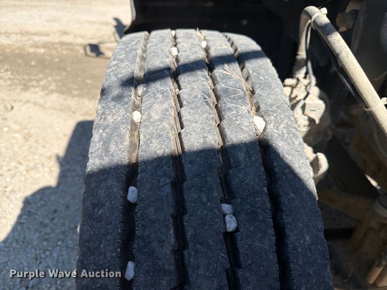 image for item FJ2021 2007 Mack CV713 semi truck