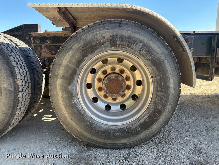 image for item FJ2021 2007 Mack CV713 semi truck
