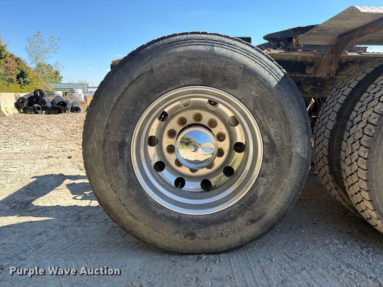 image for item FJ2021 2007 Mack CV713 semi truck