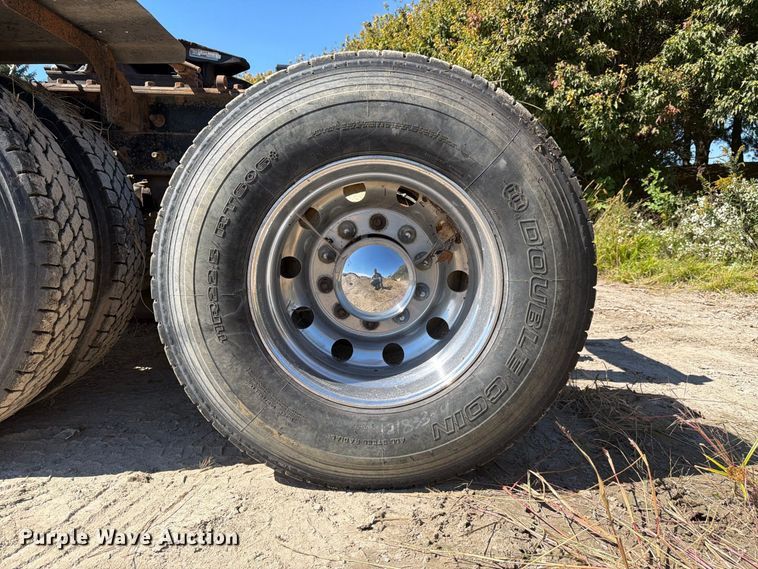 image for item FJ2021 2007 Mack CV713 semi truck
