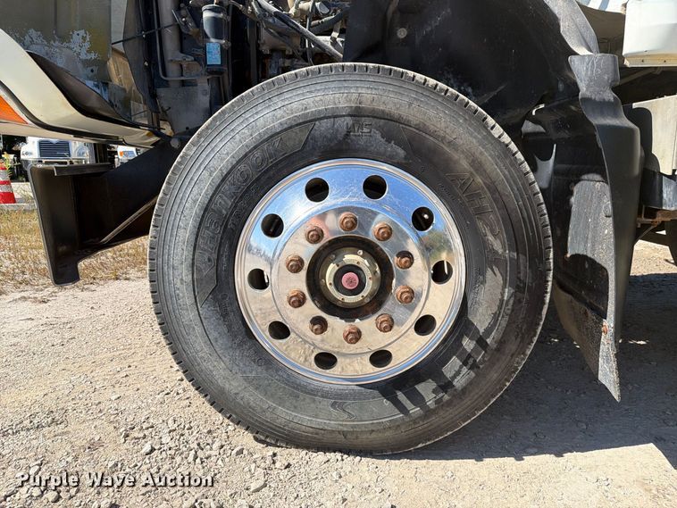 image for item FJ2021 2007 Mack CV713 semi truck