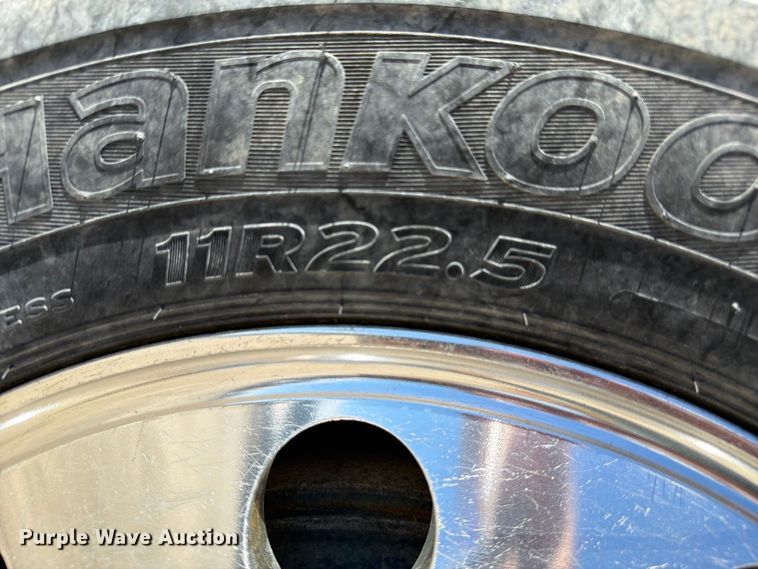 image for item FJ2021 2007 Mack CV713 semi truck