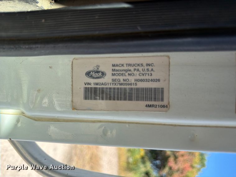 image for item FJ2021 2007 Mack CV713 semi truck