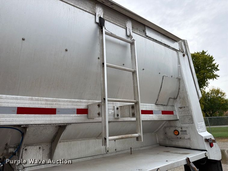 image for item FJ2024 2001 Everlite end dump trailer