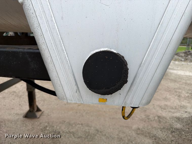 image for item FJ2024 2001 Everlite end dump trailer