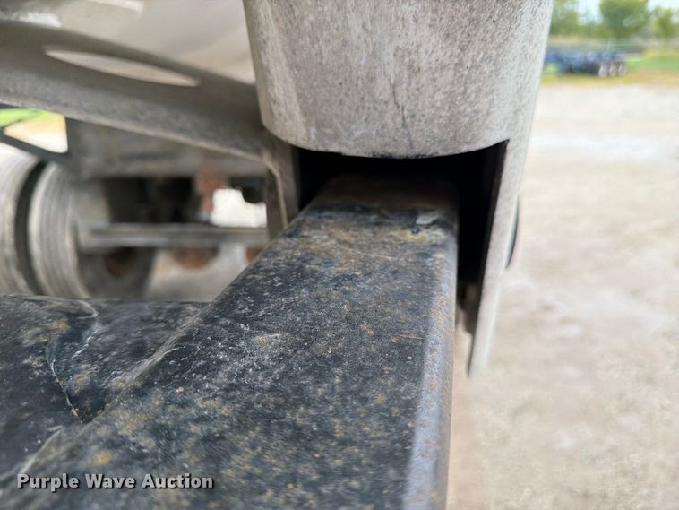image for item FJ2024 2001 Everlite end dump trailer