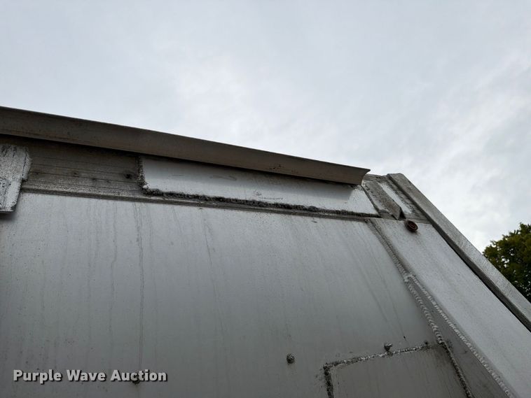 image for item FJ2024 2001 Everlite end dump trailer