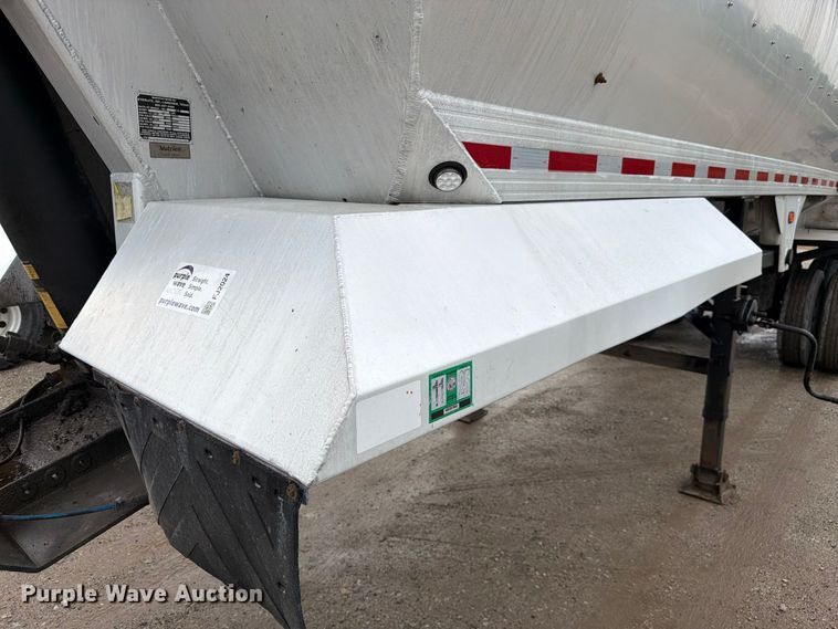 image for item FJ2024 2001 Everlite end dump trailer