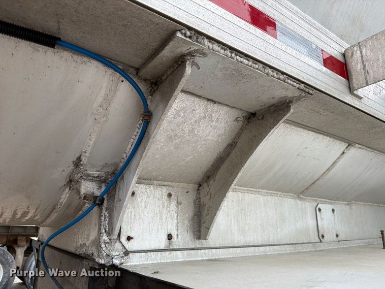 image for item FJ2024 2001 Everlite end dump trailer