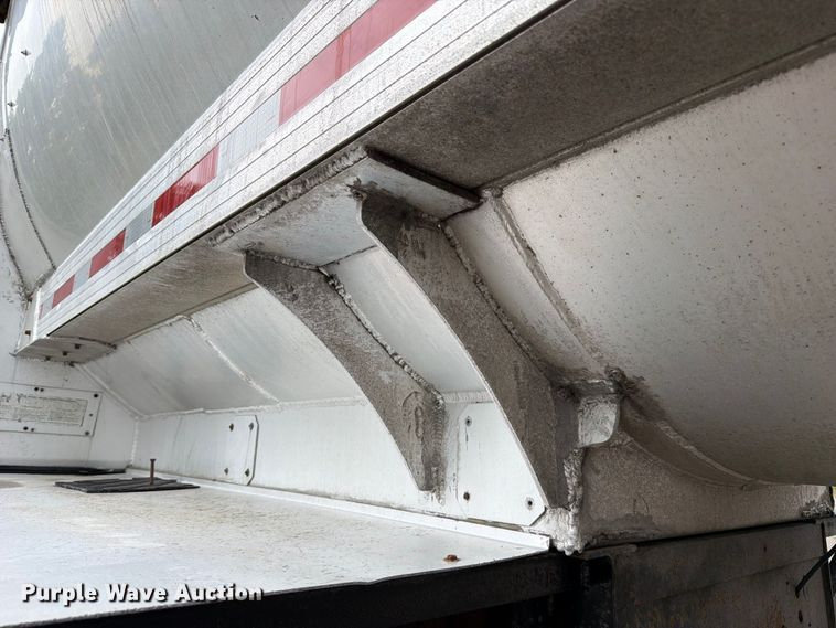 image for item FJ2024 2001 Everlite end dump trailer