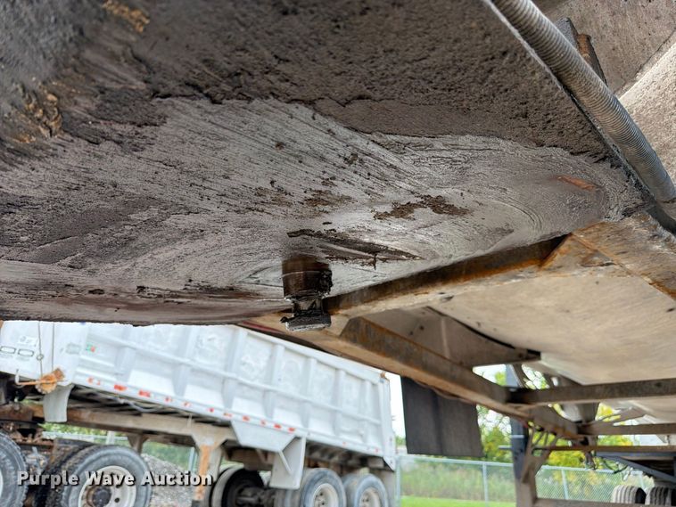 image for item FJ2024 2001 Everlite end dump trailer
