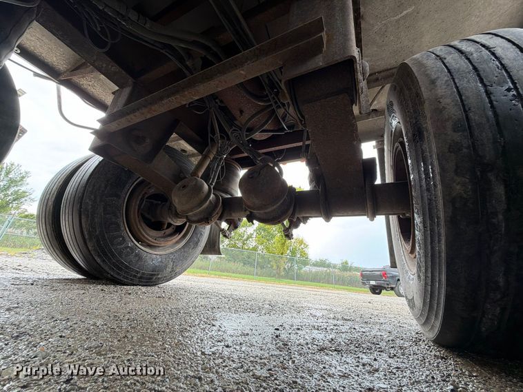 image for item FJ2024 2001 Everlite end dump trailer