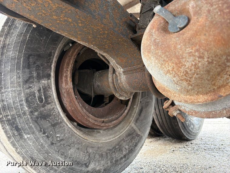 image for item FJ2024 2001 Everlite end dump trailer