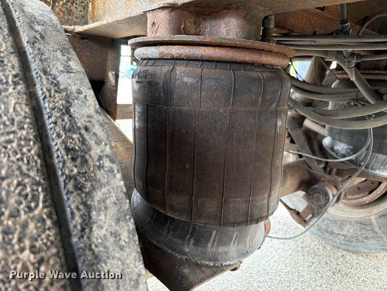 image for item FJ2024 2001 Everlite end dump trailer