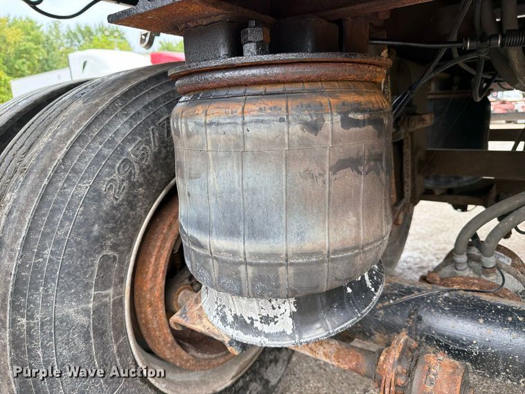 image for item FJ2024 2001 Everlite end dump trailer