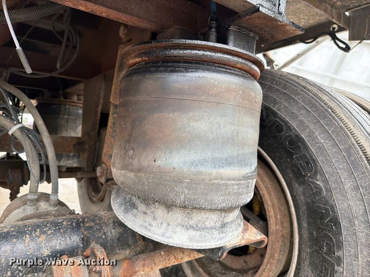 image for item FJ2024 2001 Everlite end dump trailer