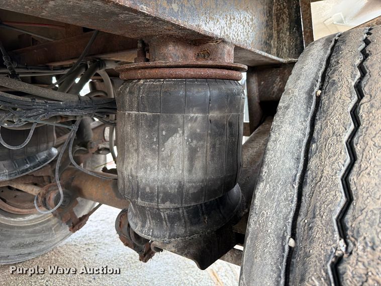 image for item FJ2024 2001 Everlite end dump trailer
