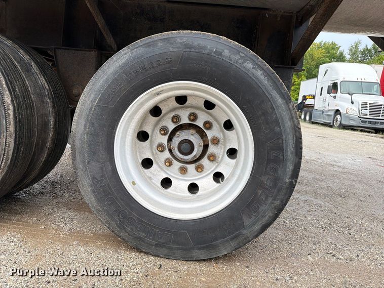 image for item FJ2024 2001 Everlite end dump trailer