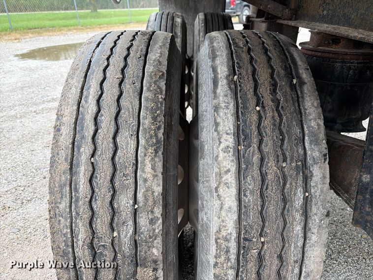 image for item FJ2024 2001 Everlite end dump trailer