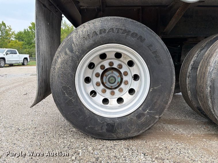 image for item FJ2024 2001 Everlite end dump trailer