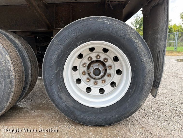 image for item FJ2024 2001 Everlite end dump trailer