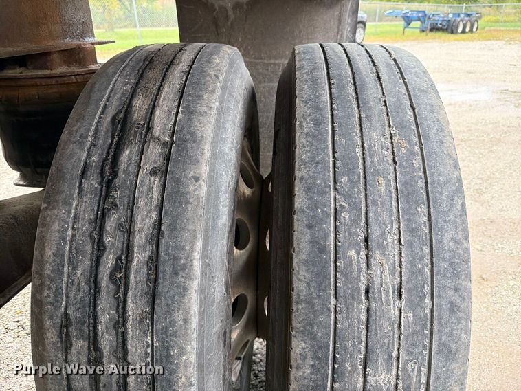 image for item FJ2024 2001 Everlite end dump trailer
