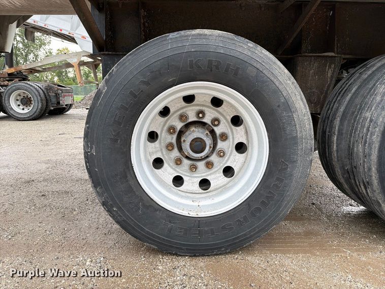 image for item FJ2024 2001 Everlite end dump trailer