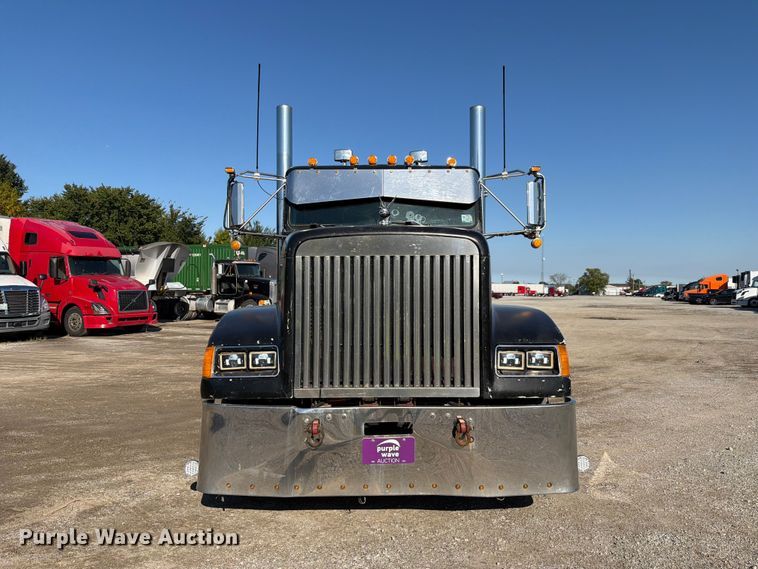 image for item FJ2025 1997 Freightliner FLD semi truck