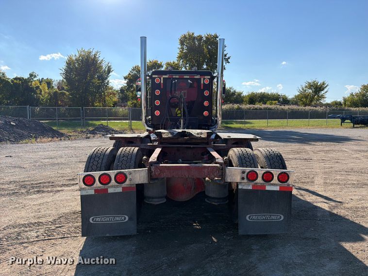image for item FJ2025 1997 Freightliner FLD semi truck