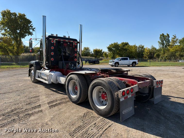 image for item FJ2025 1997 Freightliner FLD semi truck