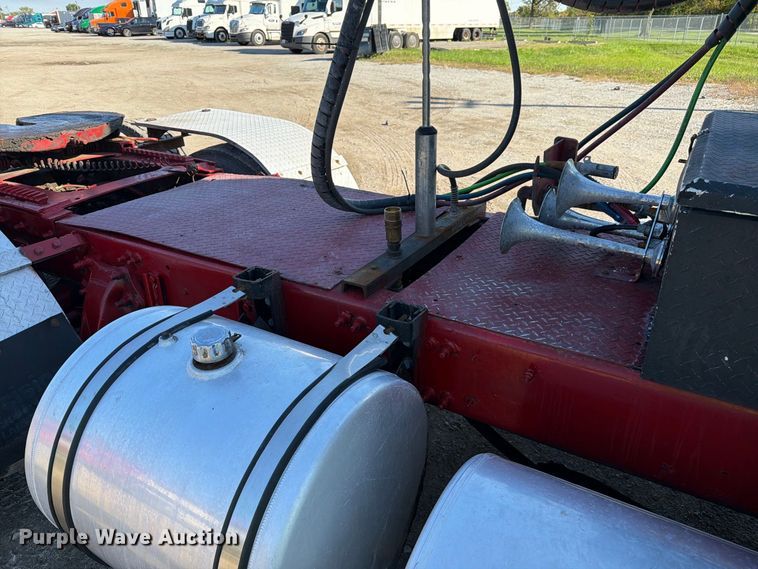 image for item FJ2025 1997 Freightliner FLD semi truck
