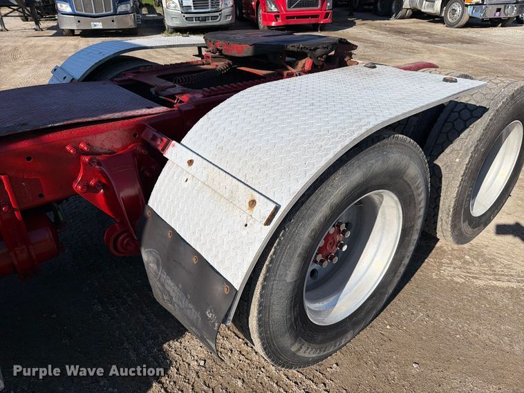 image for item FJ2025 1997 Freightliner FLD semi truck
