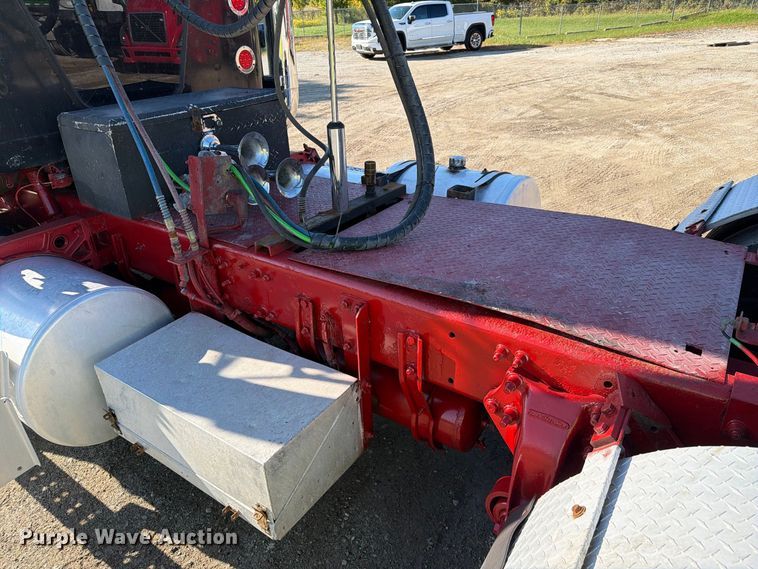 image for item FJ2025 1997 Freightliner FLD semi truck