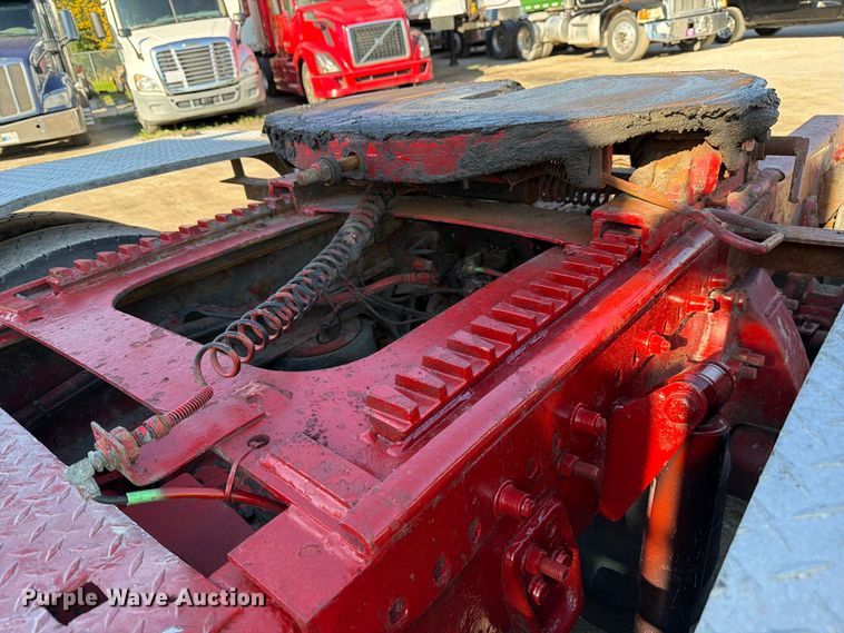 image for item FJ2025 1997 Freightliner FLD semi truck